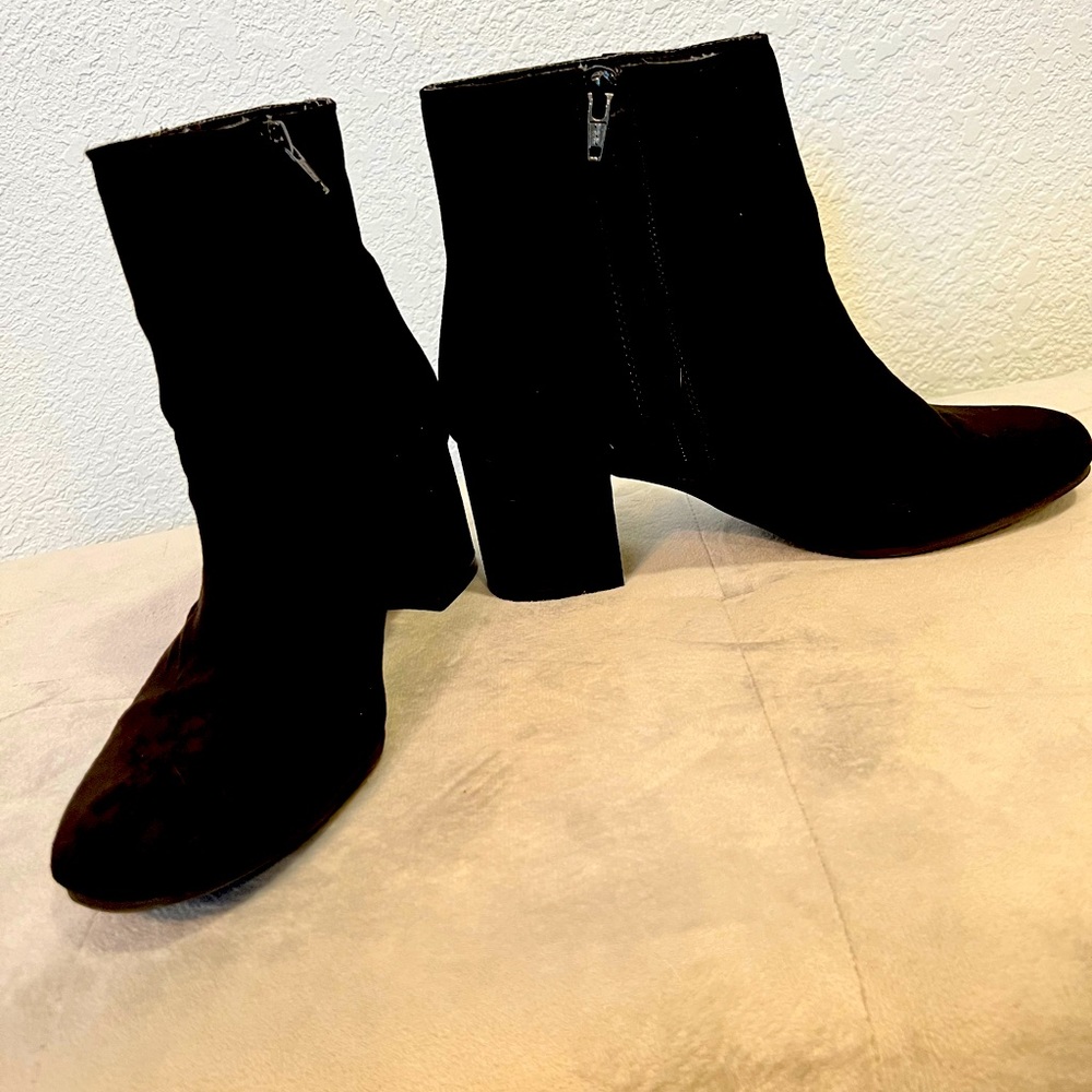 Faux suede black half boots